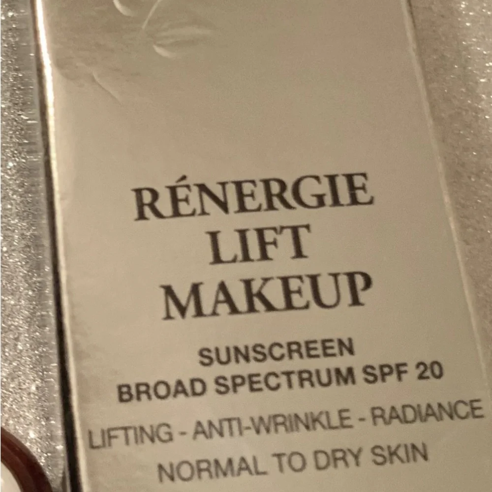 Lancôme Rénergie Lift Makeup SPF 20